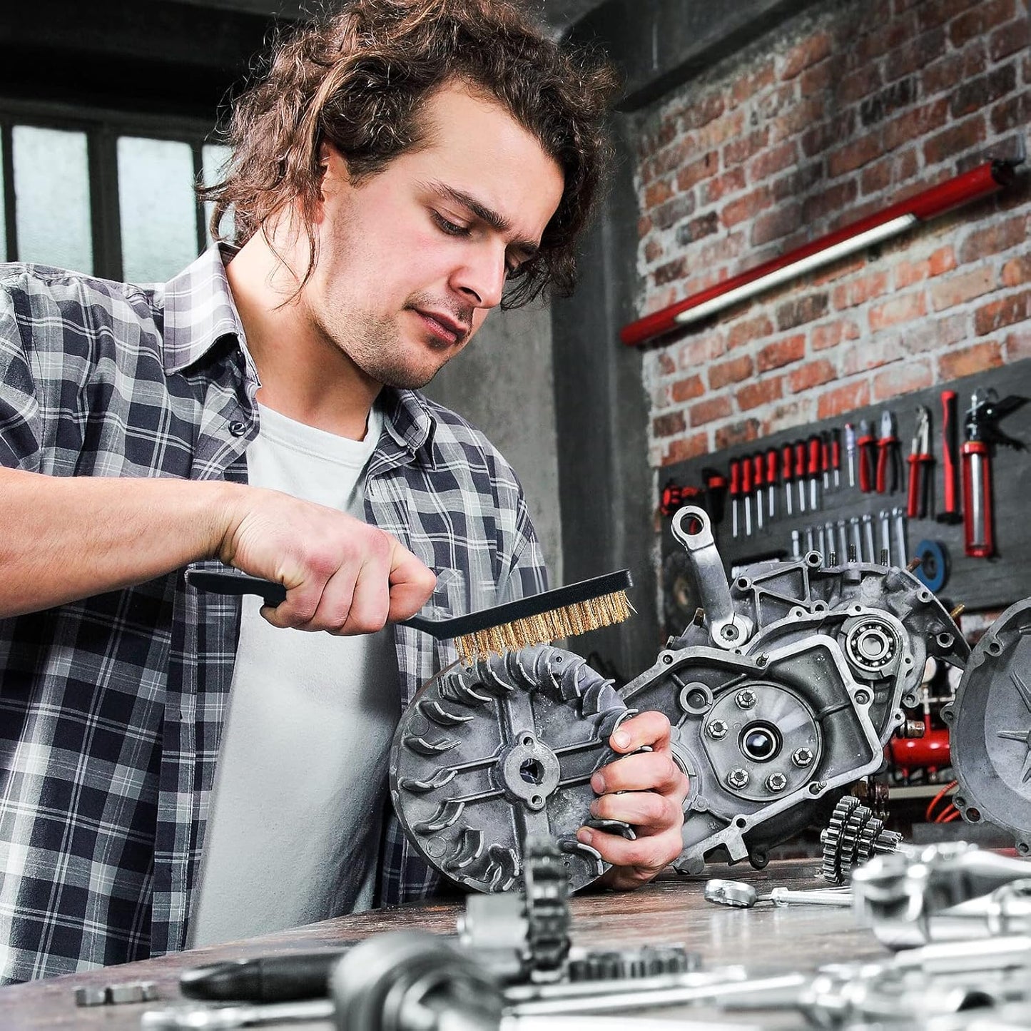 Sumind Wire Cleaning Brush Set Nylon/ Stainless Steel/ Brass Metal Brush with Curved Handle Grip Paint Remover for Cleaning, Rust, Drill, Scrub, Grout Cleaner Tool (15 Pcs,Red and Black)