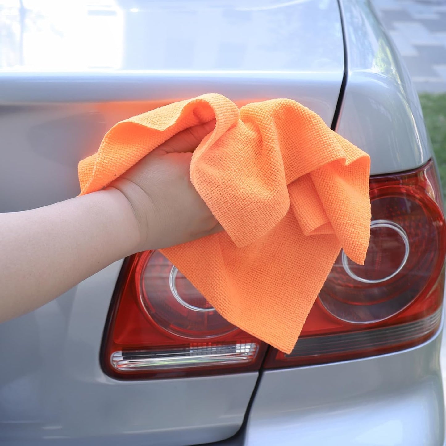 Tricol Clean Profesional Resuable Lint Free Microfiber Edgeless Cleaning Cloth 50PK Cleaning Rags,Absorbent Microfiber Wipes in Dispenser Box for Housekeeping, Car Cleaning (12 * 12 Inches) (orange1)