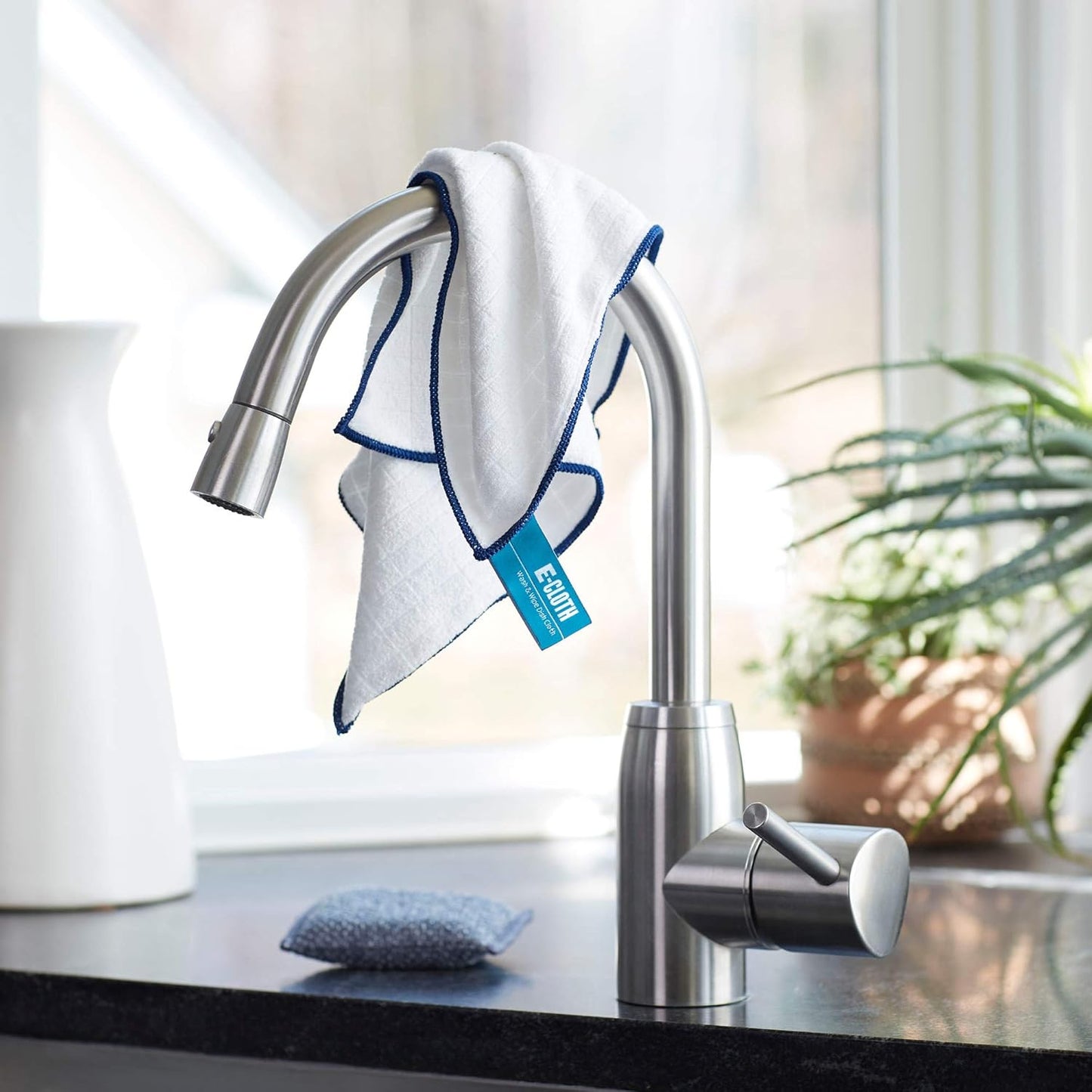 E-Cloth Reusable Paper Towel Replacement Cloth, Premium Microfiber Cleaning Cloths Ideal for Cleaning Up Spills on Countertops, Alternative to Paper Towels, 100 Wash Guarantee, 4 Count