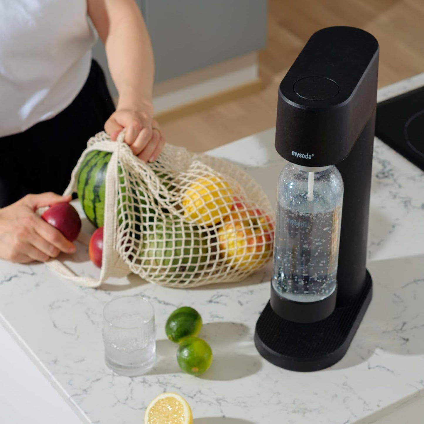 Mysoda Carbonating Bottles 2Pck 1L - Compatible with MySoda and any brands - Lid and Base Made of Wood Composite - Quick-Lock Reusable Bottles - BPA Free - Black