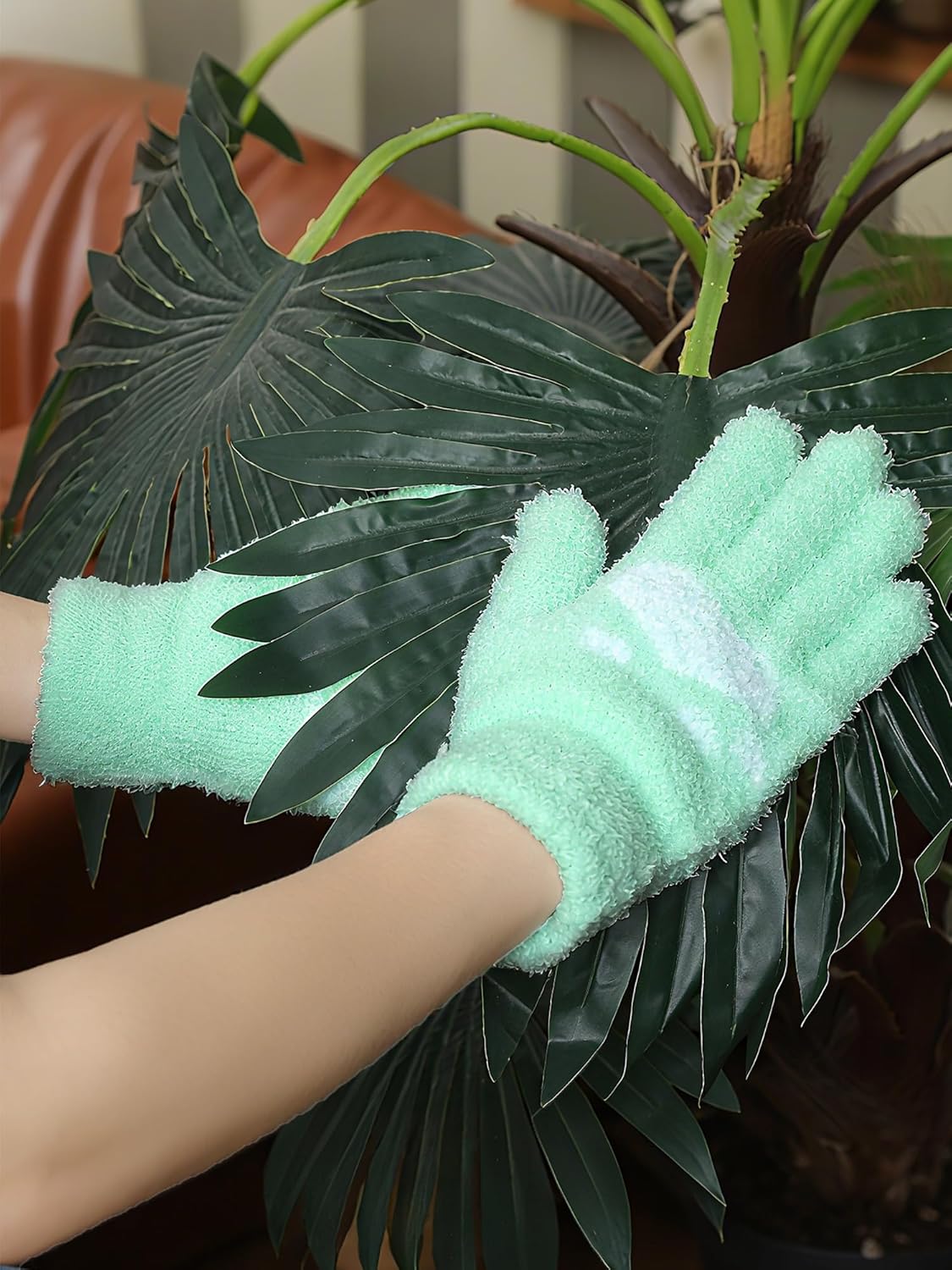 Patelai 3 Pairs Microfiber Plant Dusting Gloves Leaf Cleaning Gloves for Indoor Plants, Blinds, Furniture, House(Medium,Mint Green, Light Pink, Grass Green)