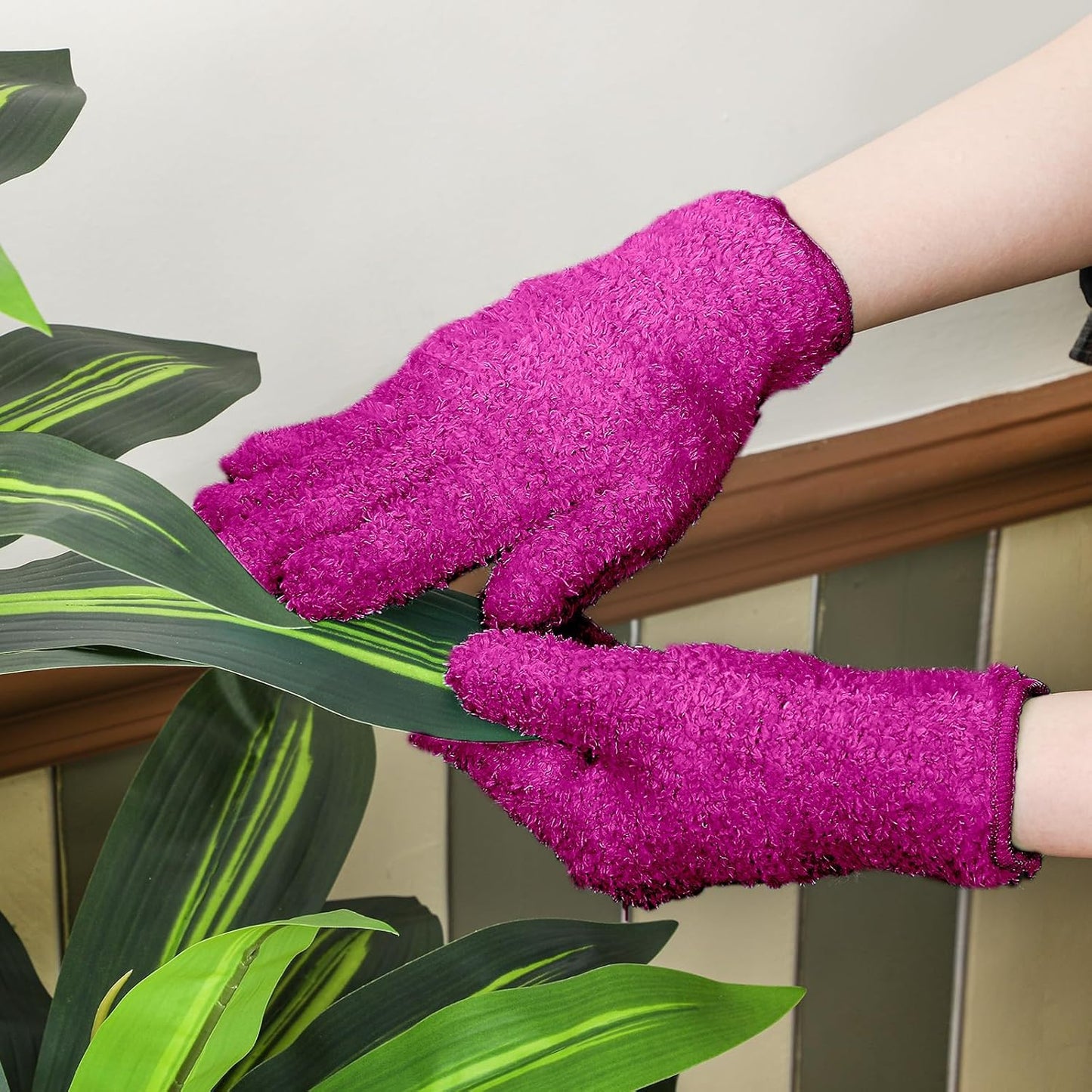 Patelai 3 Pairs Microfiber Plant Dusting Gloves Leaf Cleaning Gloves for Indoor Plants, Blinds, Furniture, House(Medium,Purple, Blue, Rose Red)