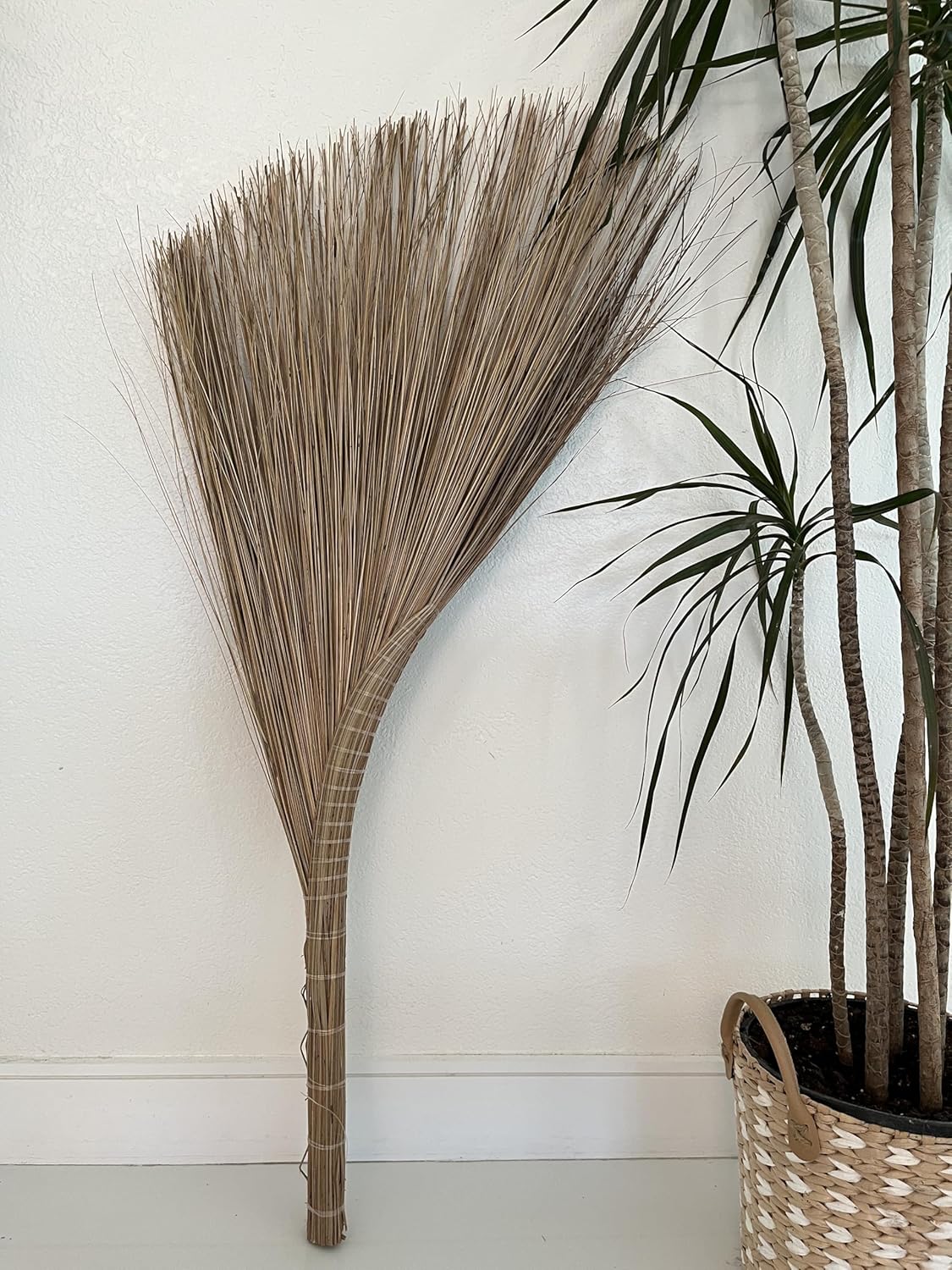 Vietnamese Natural Straw Broom/Handmade Coconut Leaf Broom for Outdoor, Patio, Driveway, Garden (45" Length)